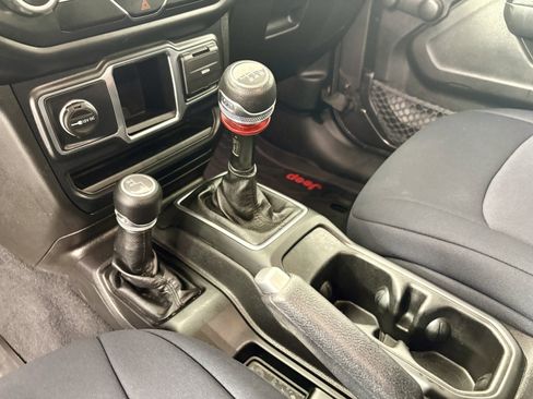 Used 2019 Jeep Wrangler Sport image 19
