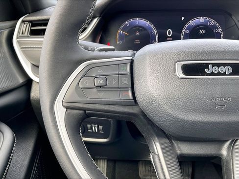 Used 2023 Jeep Grand Cherokee Altitude image 21