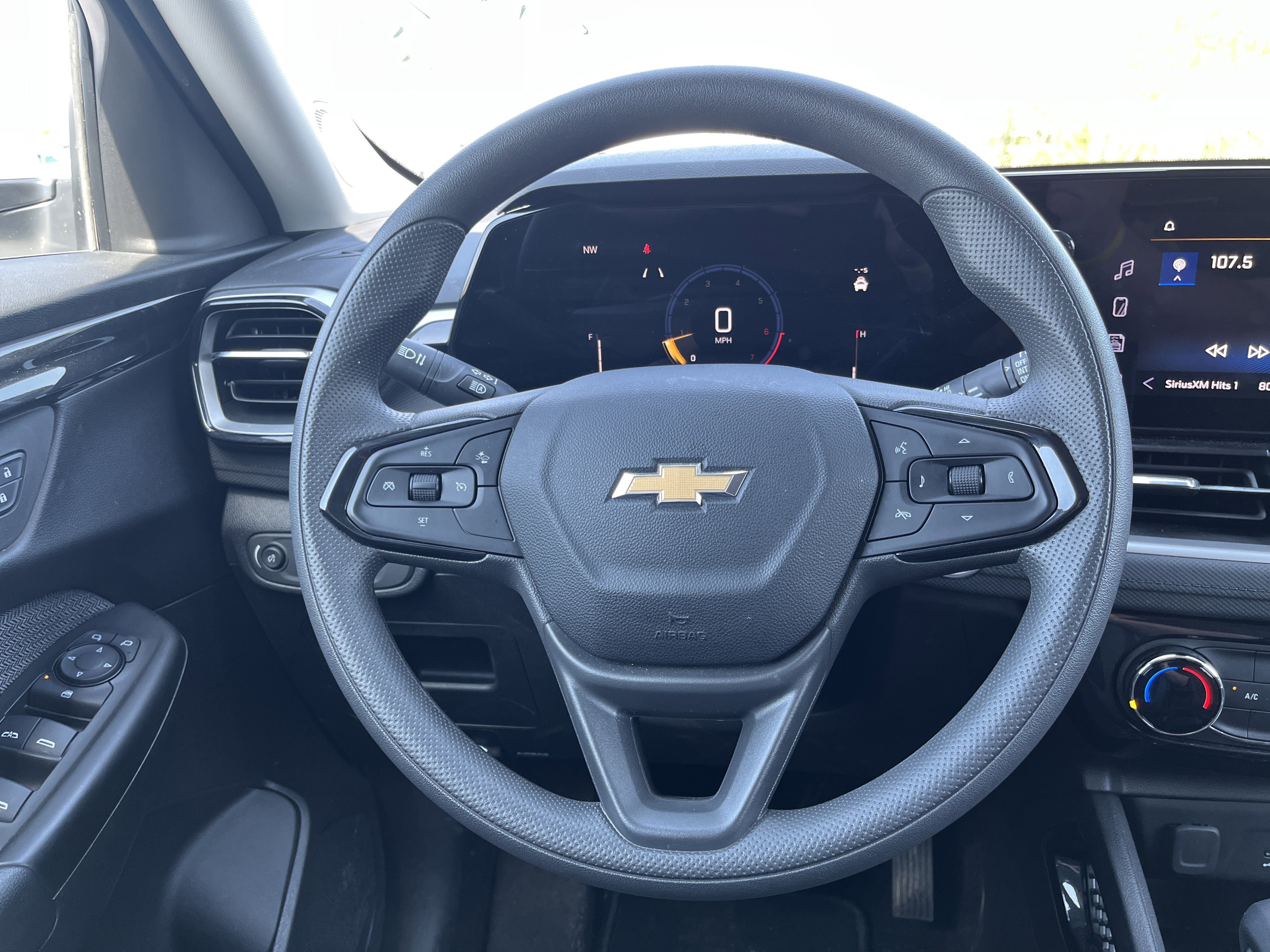 Used 2025 Chevrolet TrailBlazer LT AWD/4WD image 25