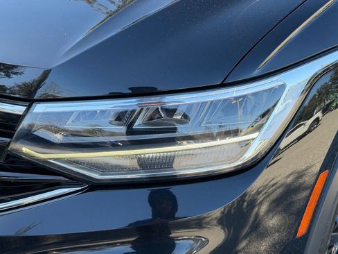 Used 2022 Volkswagen Tiguan SE R-Line image 6