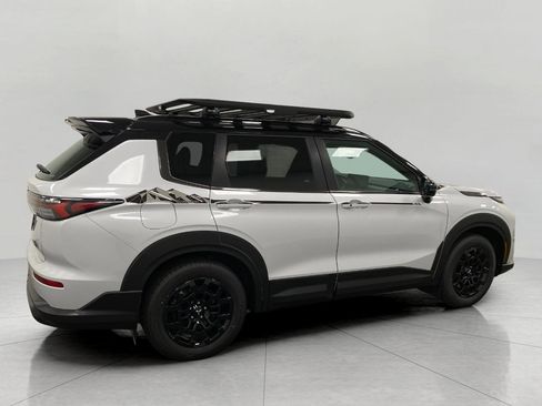 New 2025 Mitsubishi Outlander SE image 2