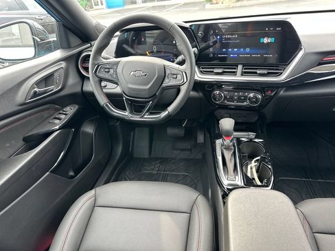 New 2026 Chevrolet Trax RS w/ Sunroof Package FWD image 18