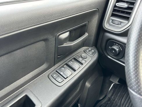 Used 2024 RAM 2500 Tradesman w/ Chrome Appearance Group image 33