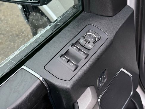 Used 2018 Ford F150 Platinum w/ Equipment Group 701A Luxury image 16