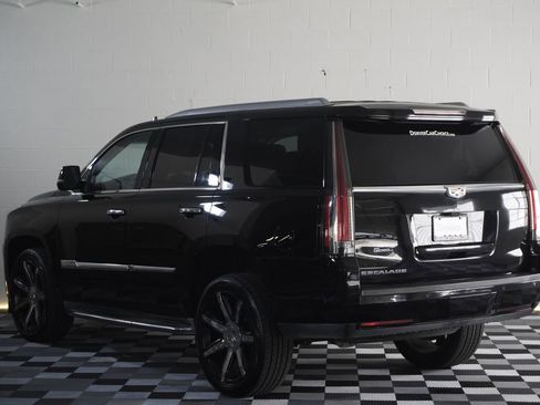 Used 2017 Cadillac Escalade Premium Luxury image 3