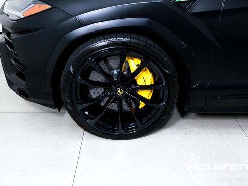 Used 2020 Lamborghini Urus AWD/4WD image 36