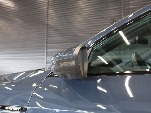 Used 2022 Audi e-tron Premium w/ Convenience Plus Package image 29