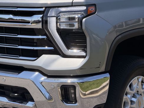 Used 2025 Chevrolet Silverado 2500 LTZ w/ LTZ Plus Package AWD/4WD image 8