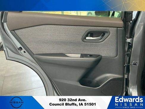 Used 2023 Nissan Rogue SV AWD/4WD image 9