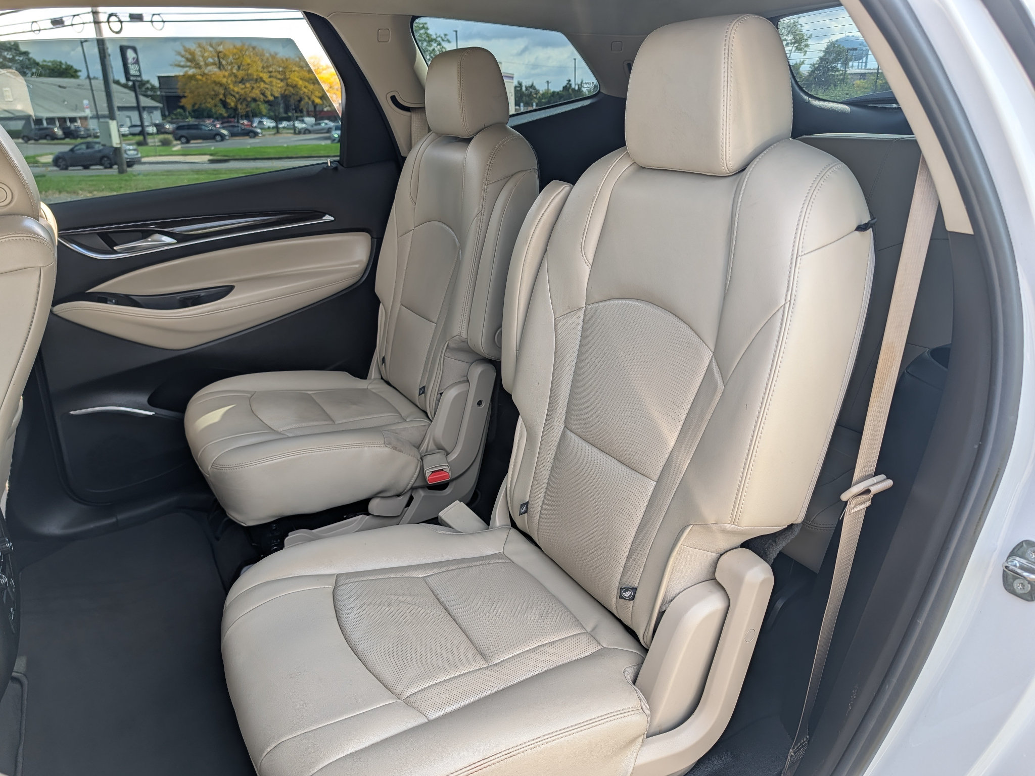 Used 2019 Buick Enclave Essence FWD image 17