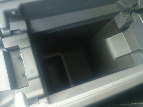 Used 2024 Nissan Rogue SV image 27