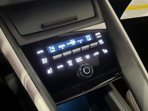 New 2026 Porsche Macan 4 Electric image 24