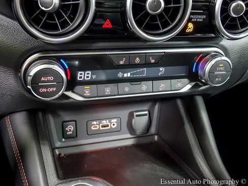 Used 2024 Nissan Sentra SR w/ SR Premium Package image 18