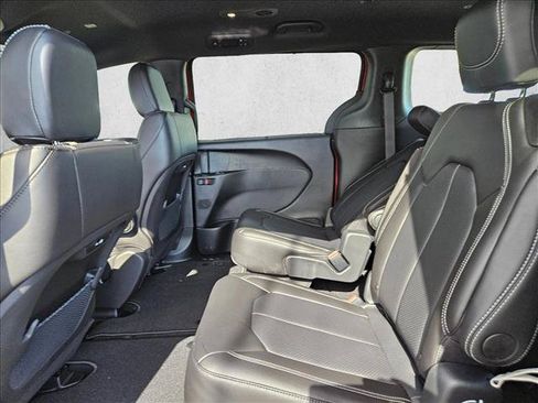 New 2026 Chrysler Pacifica Select w/ S Appearance Package FWD image 11