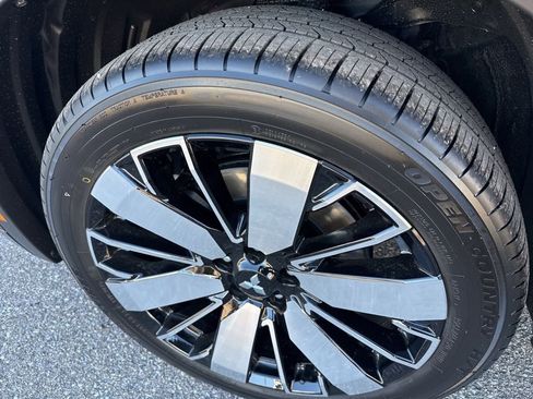 New 2026 Mitsubishi Outlander SEL image 10