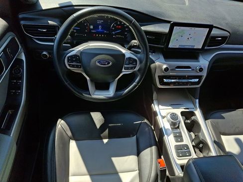 Used 2022 Ford Explorer XLT w/ Equipment Group 202A RWD image 11
