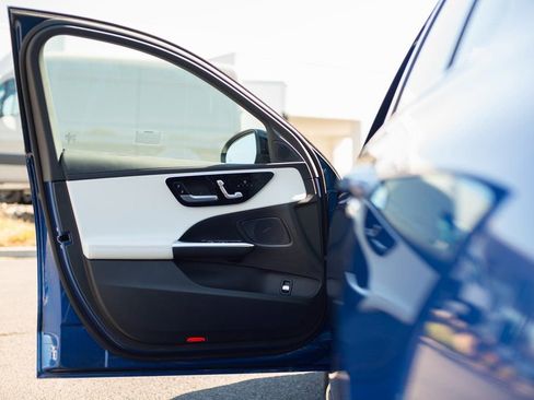 Used 2024 Mercedes-Benz C 300 4MATIC Sedan image 22