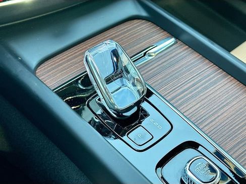 Used 2024 Volvo XC60 B5 Ultimate w/ Protection Package Premier image 15