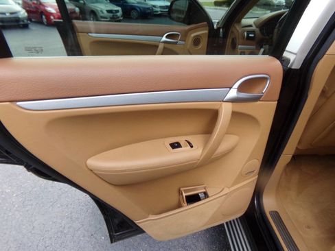 Used 2005 Porsche Cayenne S image 24