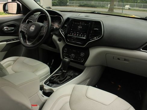 Used 2019 Jeep Cherokee Limited AWD/4WD image 25