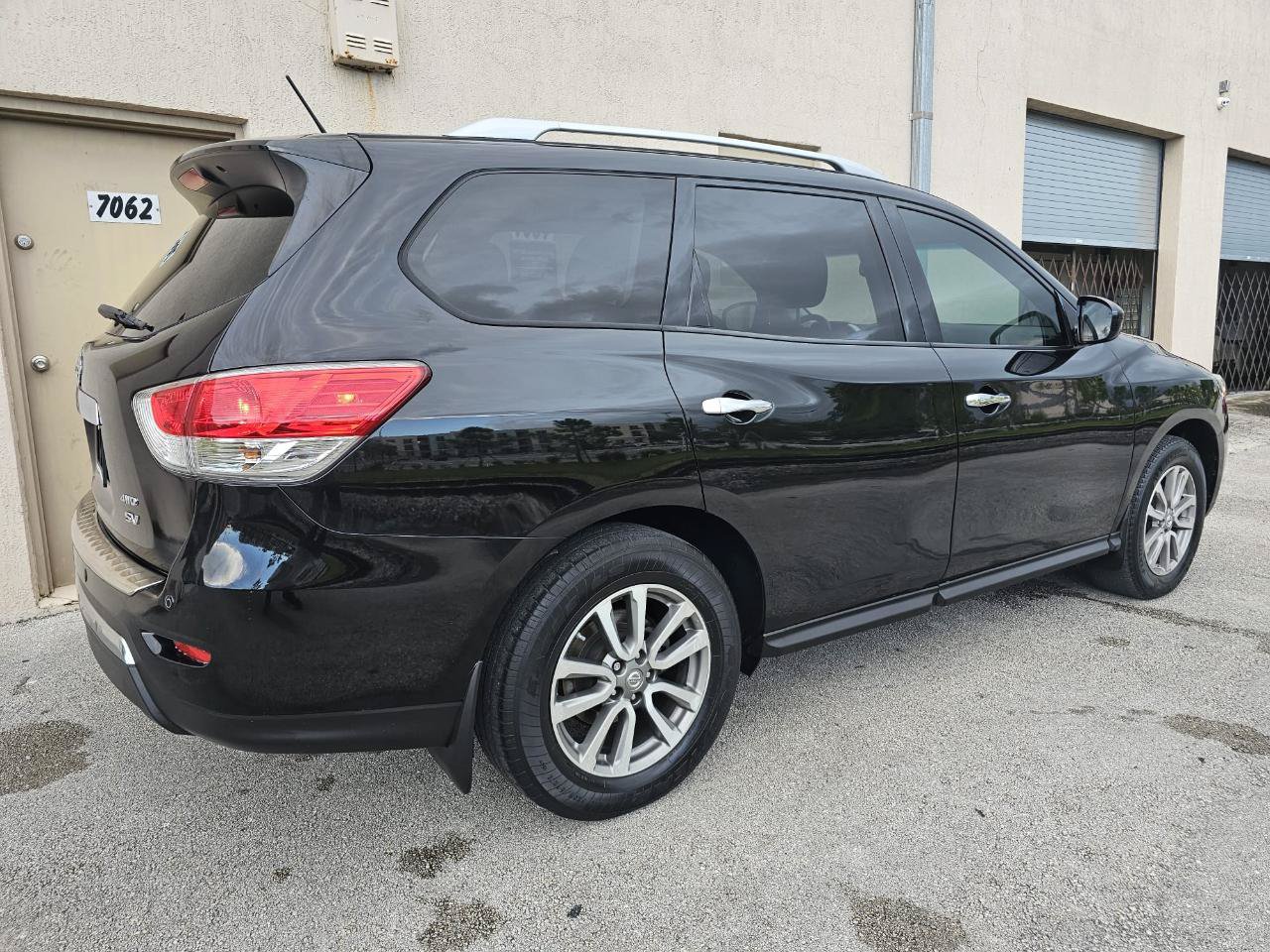 Used 2015 Nissan Pathfinder SV FWD image 5