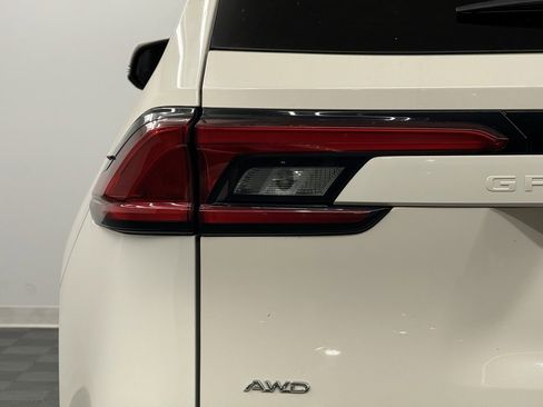 Used 2024 Toyota Grand Highlander Limited image 9