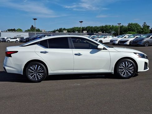 Certified 2023 Nissan Altima 2.5 SV w/ SV Premium Package AWD/4WD image 8