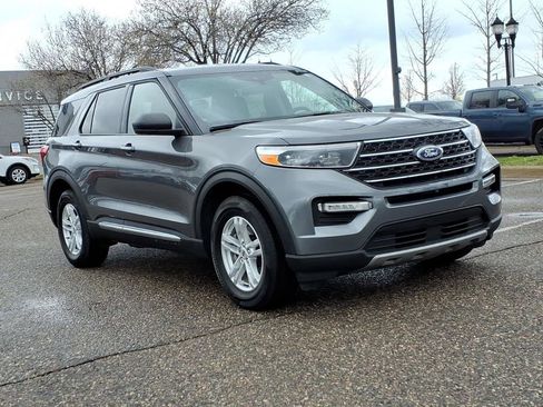 Used 2023 Ford Explorer XLT w/ Equipment Group 202A image 7