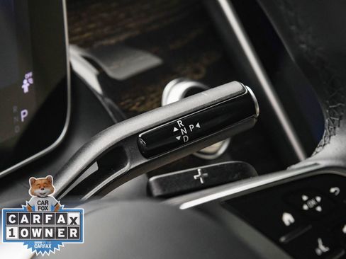 Used 2025 Mercedes-Benz GLC 300 4MATIC image 38