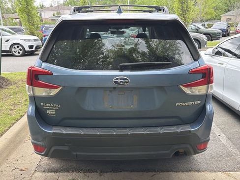 Used 2022 Subaru Forester Premium image 5