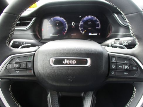 Used 2024 Jeep Grand Cherokee L Laredo image 10