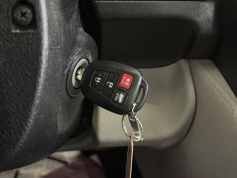 Used 2014 Toyota Camry LE image 28