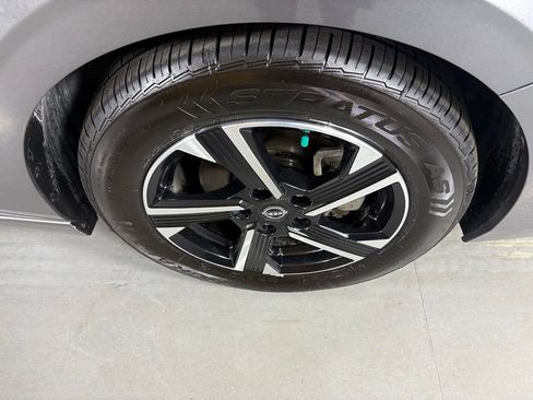 Used 2024 Nissan Sentra SV FWD image 11