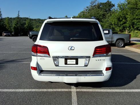 Used 2013 Lexus LX 570 4WD w/ Luxury Pkg image 6
