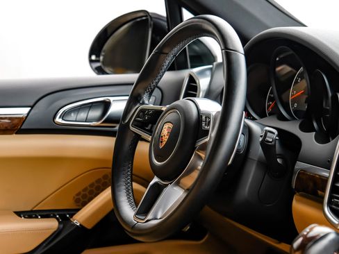 Used 2017 Porsche Cayenne S AWD/4WD image 10