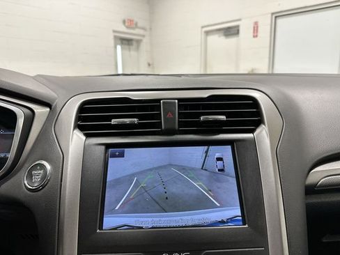 Used 2020 Ford Fusion SE FWD image 30
