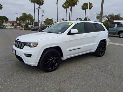 Used 2018 Jeep Grand Cherokee Altitude RWD image 4