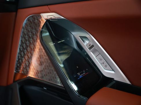 Used 2025 BMW i7 M70 w/ Executive Package image 33