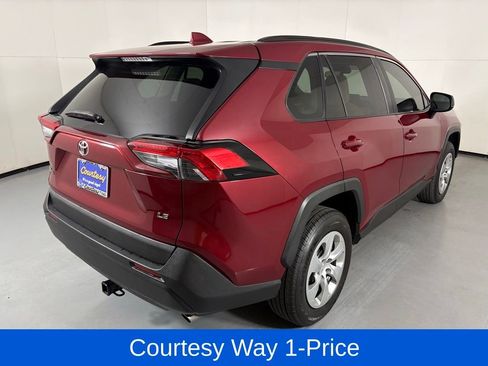 Used 2020 Toyota RAV4 LE FWD image 12