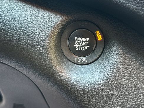Used 2019 Jeep Cherokee Latitude Plus AWD/4WD image 15