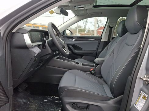 New 2026 Volkswagen Tiguan SE AWD/4WD image 9