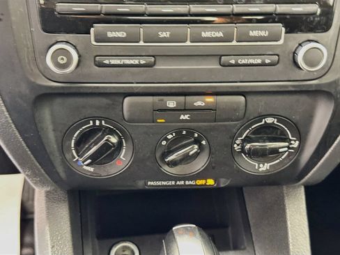 Used 2014 Volkswagen Jetta SE FWD image 17