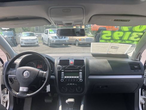 Used 2009 Volkswagen Jetta SEL FWD image 38