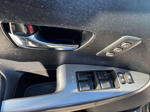 Used 2015 Toyota Venza XLE image 14