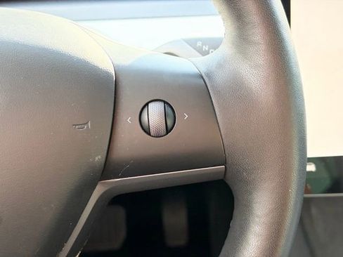 Used 2023 Tesla Model 3 Standard Range image 8