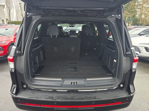 Used 2024 Lincoln Navigator L Reserve image 13