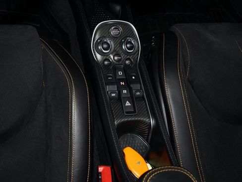 Used 2018 McLaren 570S Spider image 21