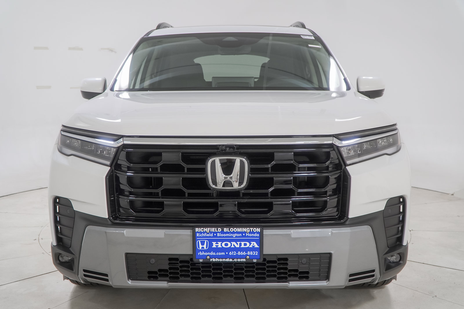 New 2026 Honda Pilot Touring image 2