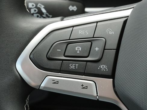 Used 2023 Volkswagen Atlas SEL AWD/4WD image 32