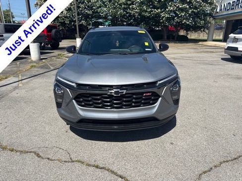 Used 2025 Chevrolet Trax RS FWD image 8